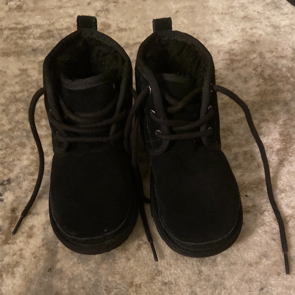 UGG